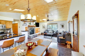 Pet-Friendly Show Low Cabin with Patio and Gas Grill!